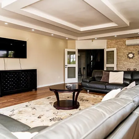 Lux W Balcony Pool Sauna Garden In Villa *