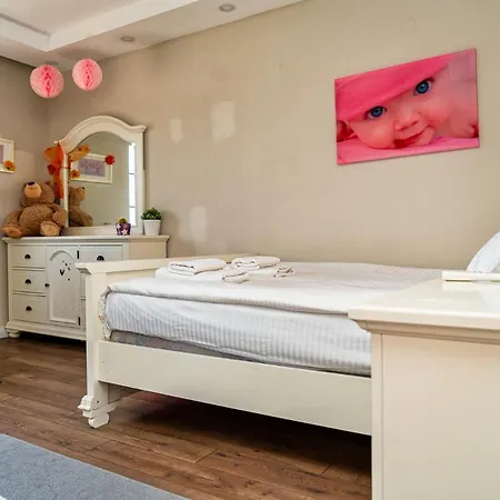 Lux W Balcony Pool Sauna Garden In *