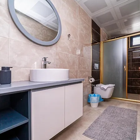 Lux W Balcony Pool Sauna Garden In