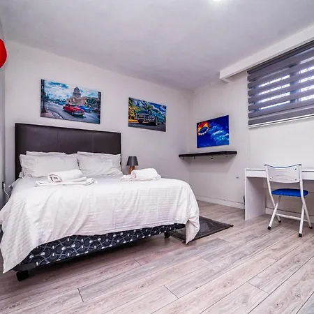 Lux W Balcony Pool Sauna Garden In *